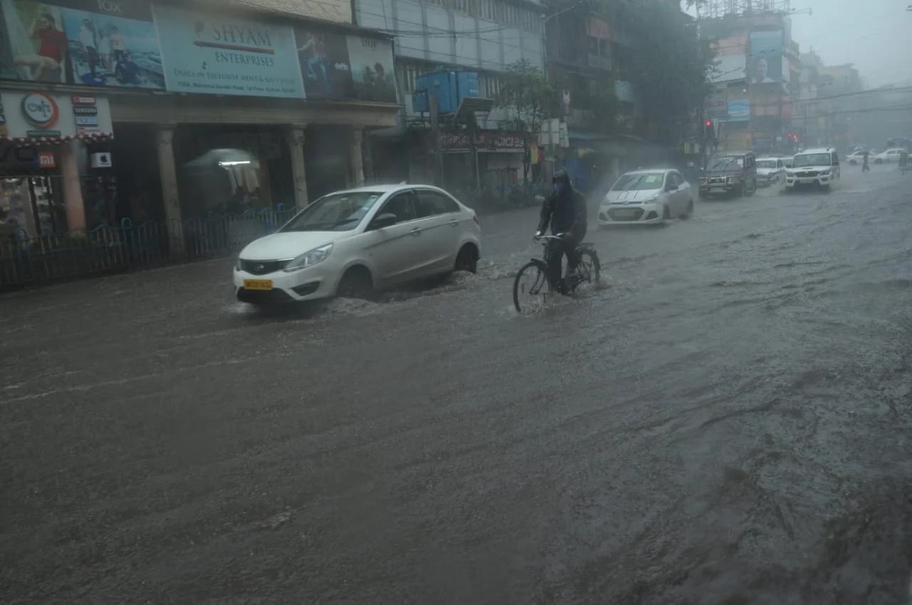 জলমগ্ন কলকাতা.......