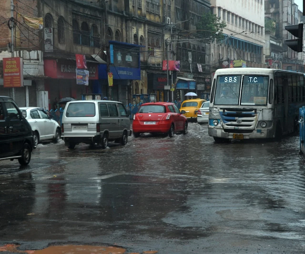 জলমগ্ন কলকাতা.......