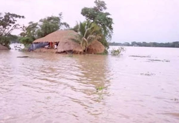 প্রতিকূল আবহাওয়া, খানাকূল সফর বাতিল মুখ্যমন্ত্রীর