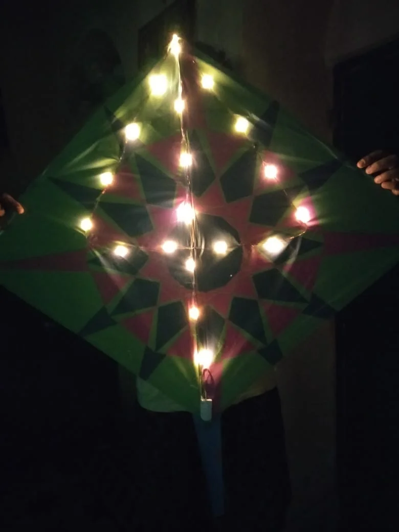 এই প্রথম কলকাতার রাতের আকাশে উড়ল আলোকিত ঘুড়ি