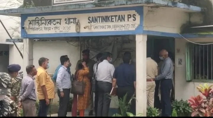 পুলিশ আধিকারিককে ঢুকতে বাধা, সিবিআইয়ের সামনে ক্ষোভ প্রকাশ পরিবারের