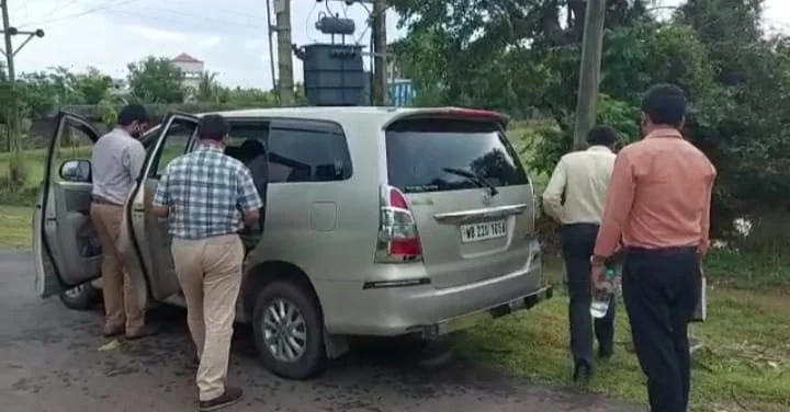 পুলিশ আধিকারিককে ঢুকতে বাধা, সিবিআইয়ের সামনে ক্ষোভ প্রকাশ পরিবারের