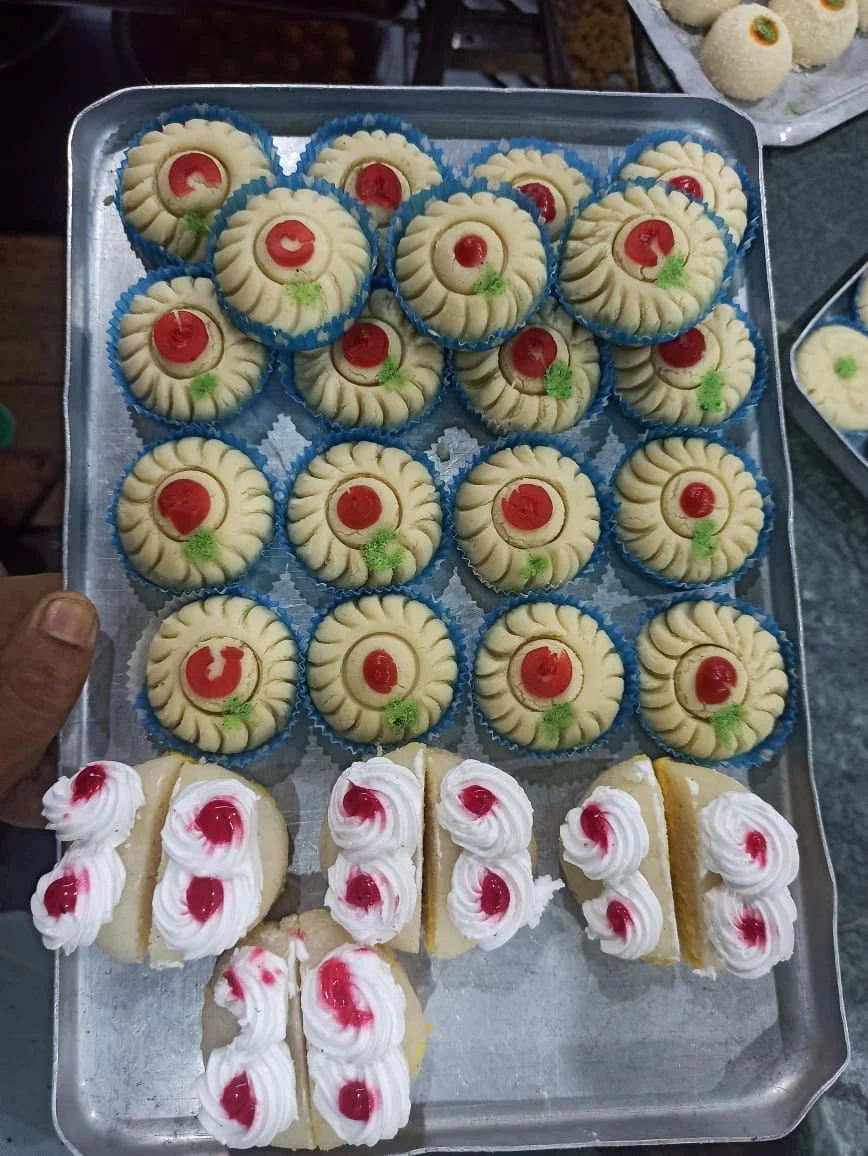 'রাখী মিষ্টি'র রমরমা রামপুরহাটে