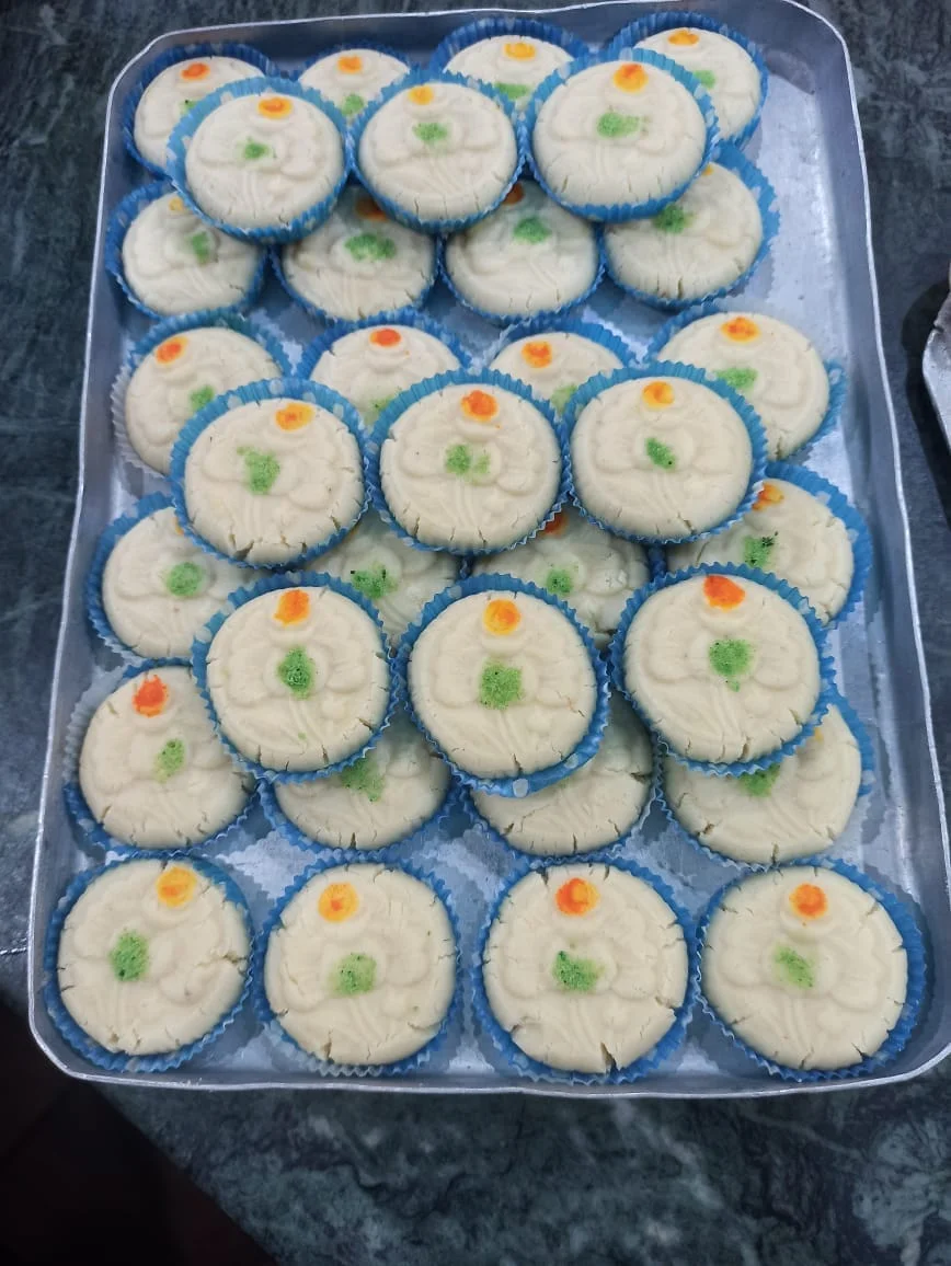 'রাখী মিষ্টি'র রমরমা রামপুরহাটে