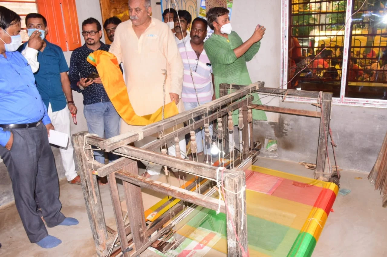 মুরারইয়ে রেশম ও তাঁত শিল্পীদের পাশে সরকার
