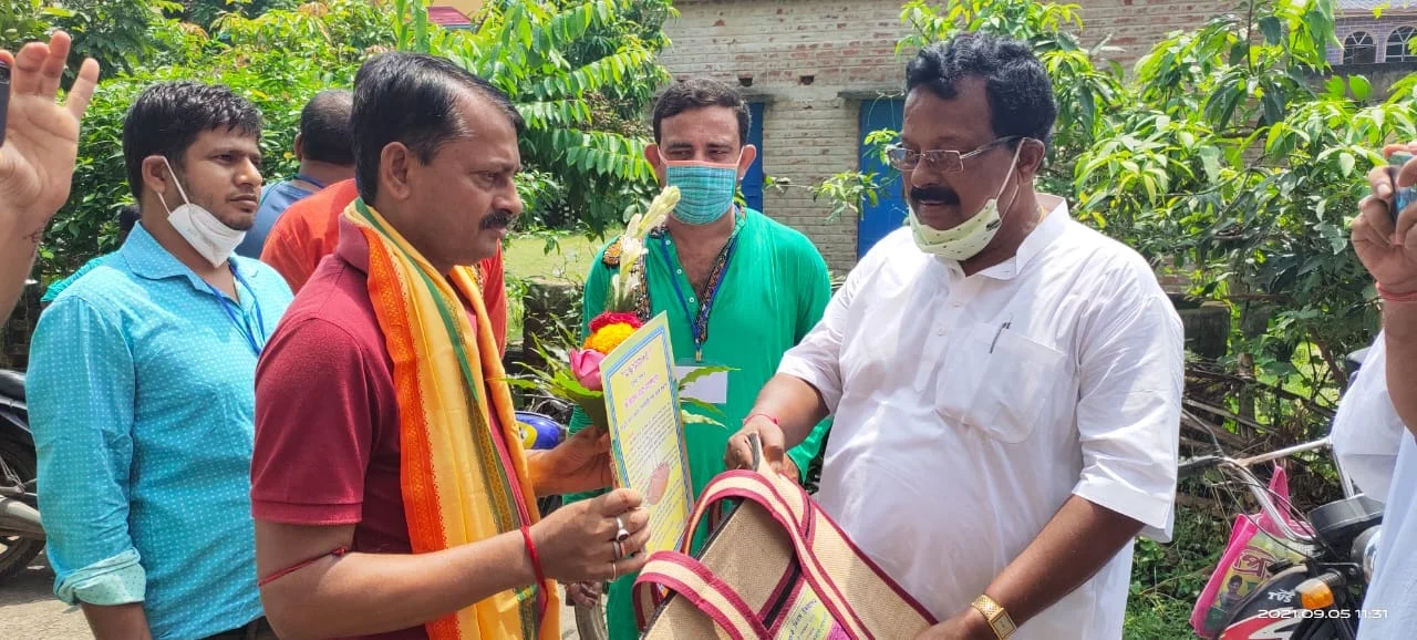 শিক্ষক দিবসে শিক্ষামন্ত্রী ব্রাত্য বসু ভার্চুয়াল অনুষ্ঠানের মাধ্যমে সম্বর্ধিত করলেন বীরভূম জেলার কৃতী শিক্ষকদের