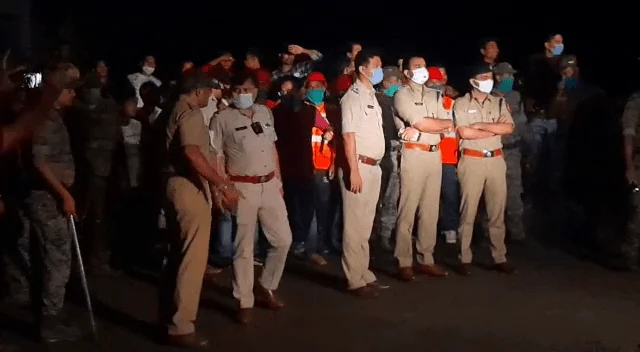 রায়গঞ্জে মর্মান্তিক দুর্ঘটনা, বাস উলটে মৃত ৬ পরিযায়ী শ্রমিক