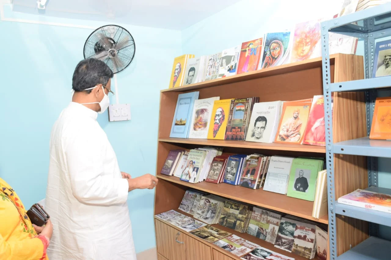 চালু হল কলকাতা পুরনিগমের প্রকাশনা বিভাগের নিজস্ব বইবিপণী, কয়েকটি ছবি