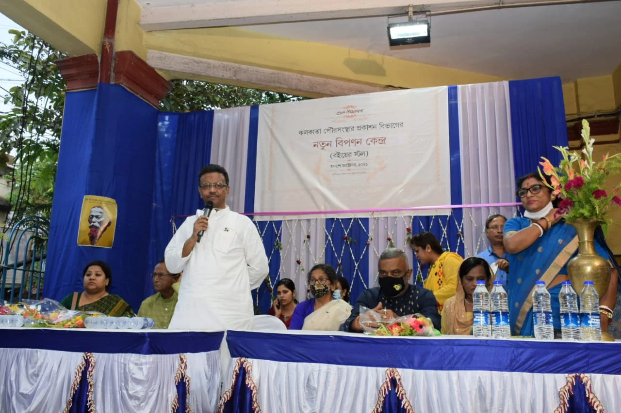 চালু হল কলকাতা পুরনিগমের প্রকাশনা বিভাগের নিজস্ব বইবিপণী, কয়েকটি ছবি