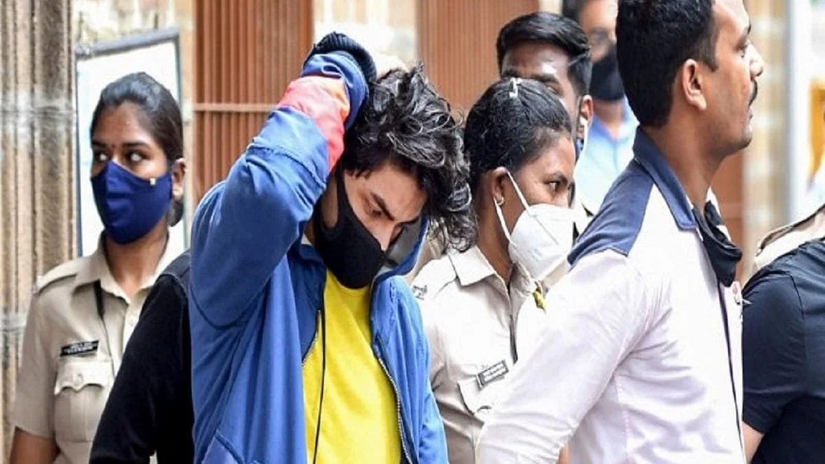 জয়া বচ্চনের সঙ্গে অভিনয়ও করেছিলেন শাহরুখ পুত্র! দেখে  নিন  চেনা আরিয়ানের অচেনা ছবি