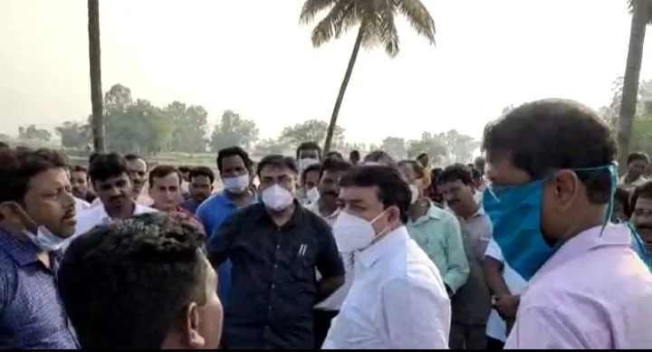 বানভাসিদের জন‍্য  'স্পেশাল' দুয়ারে সরকার সুন্দরপুরে
