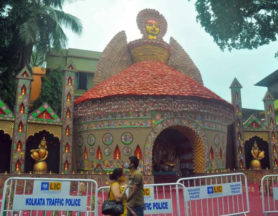 পুজো মণ্ডপ সহ দুর্গা প্রতিমার কয়েকটি চিত্র...