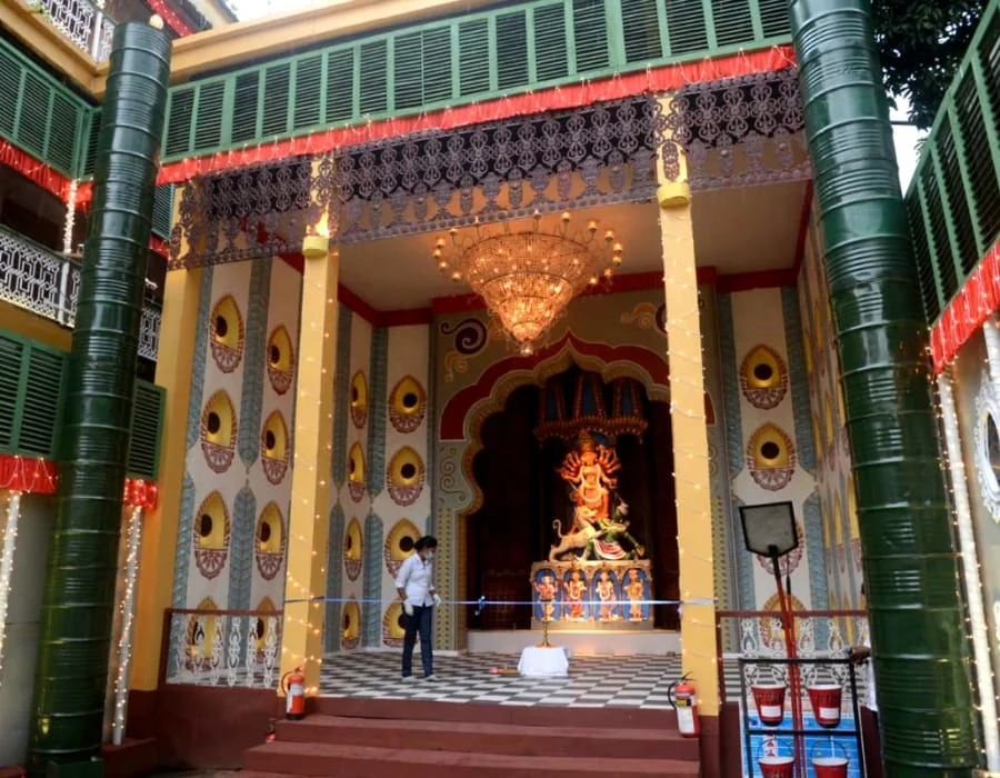 পুজো মণ্ডপ সহ দুর্গা প্রতিমার কয়েকটি চিত্র...