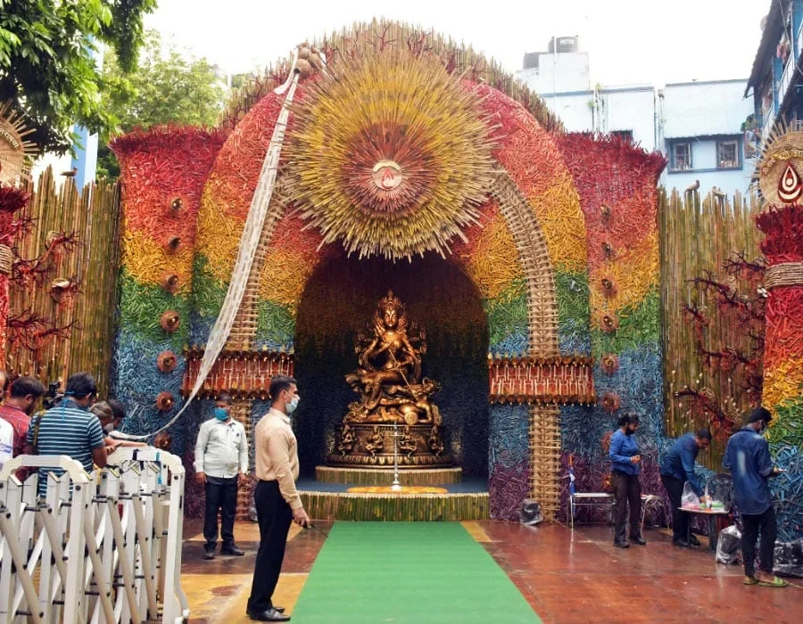 পুজো মণ্ডপ সহ দুর্গা প্রতিমার কয়েকটি চিত্র...