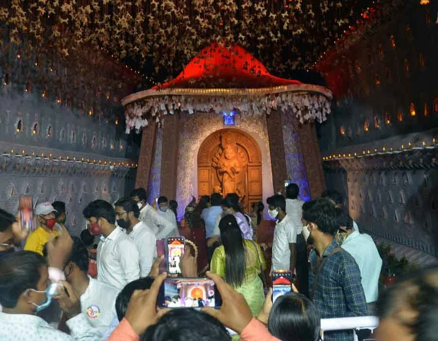 পুজো মণ্ডপ সহ দুর্গা প্রতিমার কয়েকটি চিত্র...