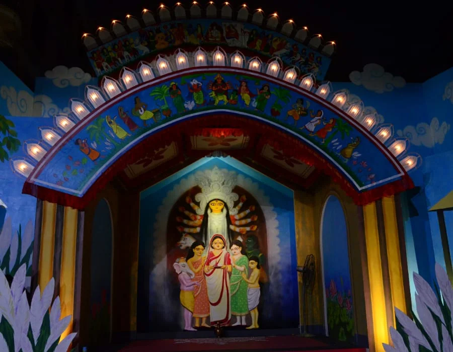 পুজো মণ্ডপ সহ দুর্গা প্রতিমার কয়েকটি চিত্র...