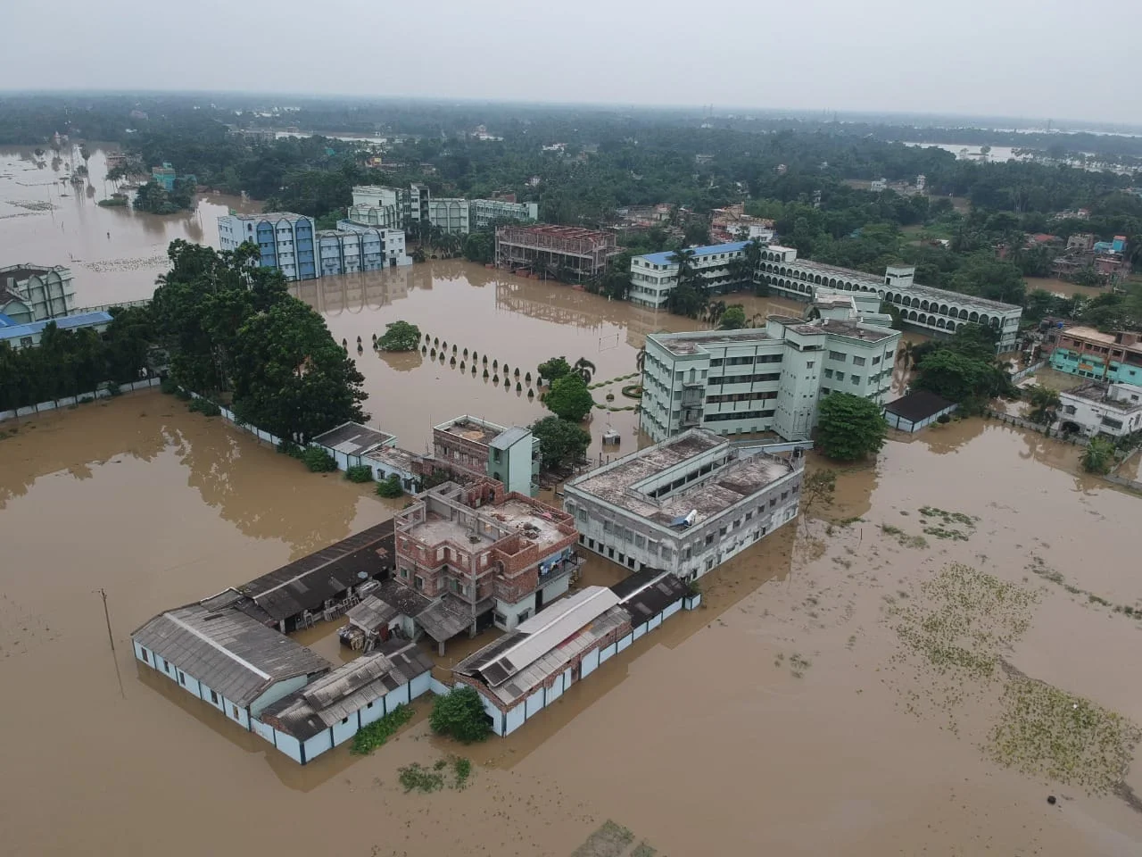 জলমগ্ন হাওড়ার উদয়নারায়ণপুরে আল-আমীন মিশন ক্যাম্পাস, দেখুন সেই ছবি