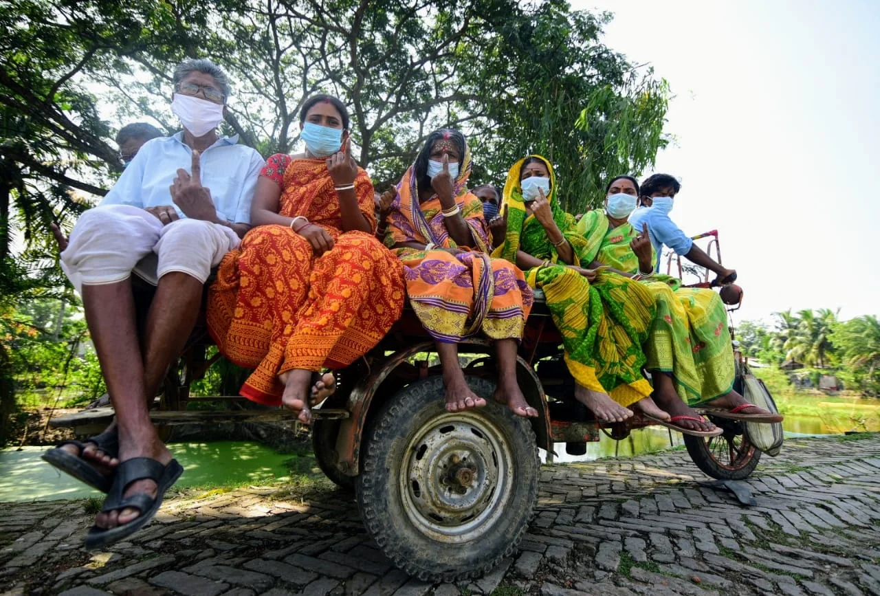 বিক্ষিপ্ত কিছু ঘটনা ছাড়া নির্বিঘ্নেই মিটল ভোটগ্রহণ