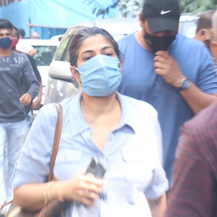 শাহরুখ -গৌরির হাঁড়ির খবর জানেন, কে ইনি,দেখুন ছবি