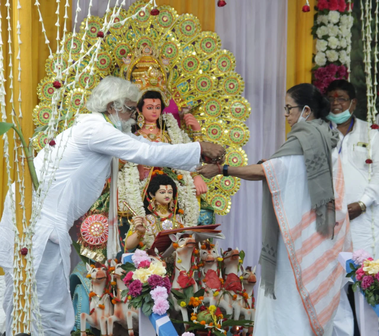 'ছট এলে ভালো লাগে, তাই আসি,' পুজো প্রস্তুতি দেখতে এসে মন্তব্য মুখ্যমন্ত্রীর