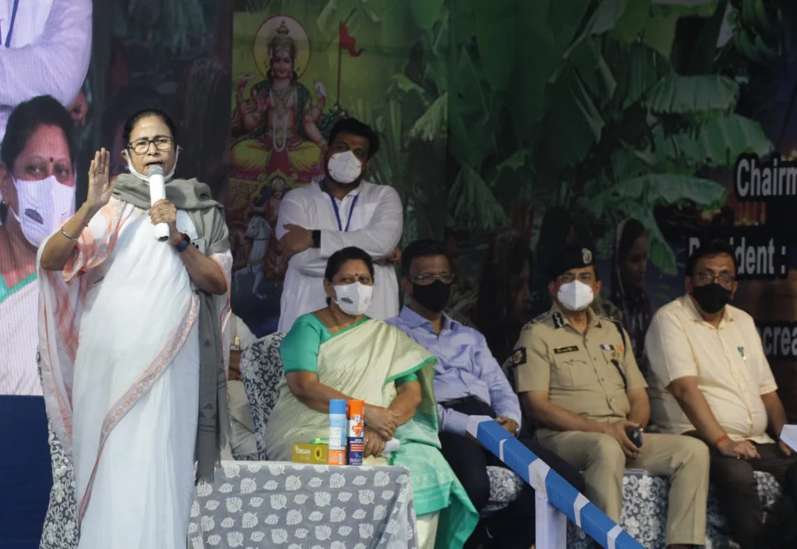 'ছট এলে ভালো লাগে, তাই আসি,' পুজো প্রস্তুতি দেখতে এসে মন্তব্য মুখ্যমন্ত্রীর