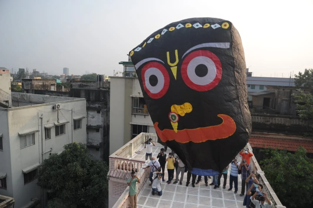 কালীপুজোয় ফানুশের মেলা কলকাতার আকাশে... কিছু ছবি