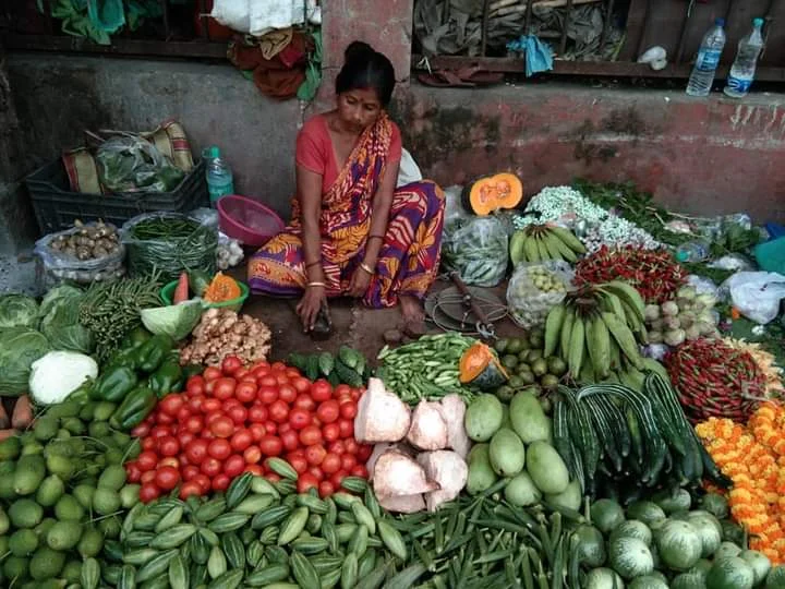 ভাইফোঁটার সকালে বাজার যাচ্ছেন? একনজরে দেখে নিন ছবি সহ সম্পূর্ণ বাজারদর