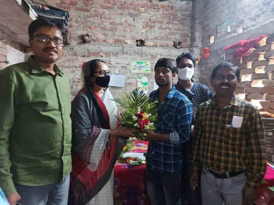 ছেলে ডাক্তার হবে, রোজা রাখলেন মা