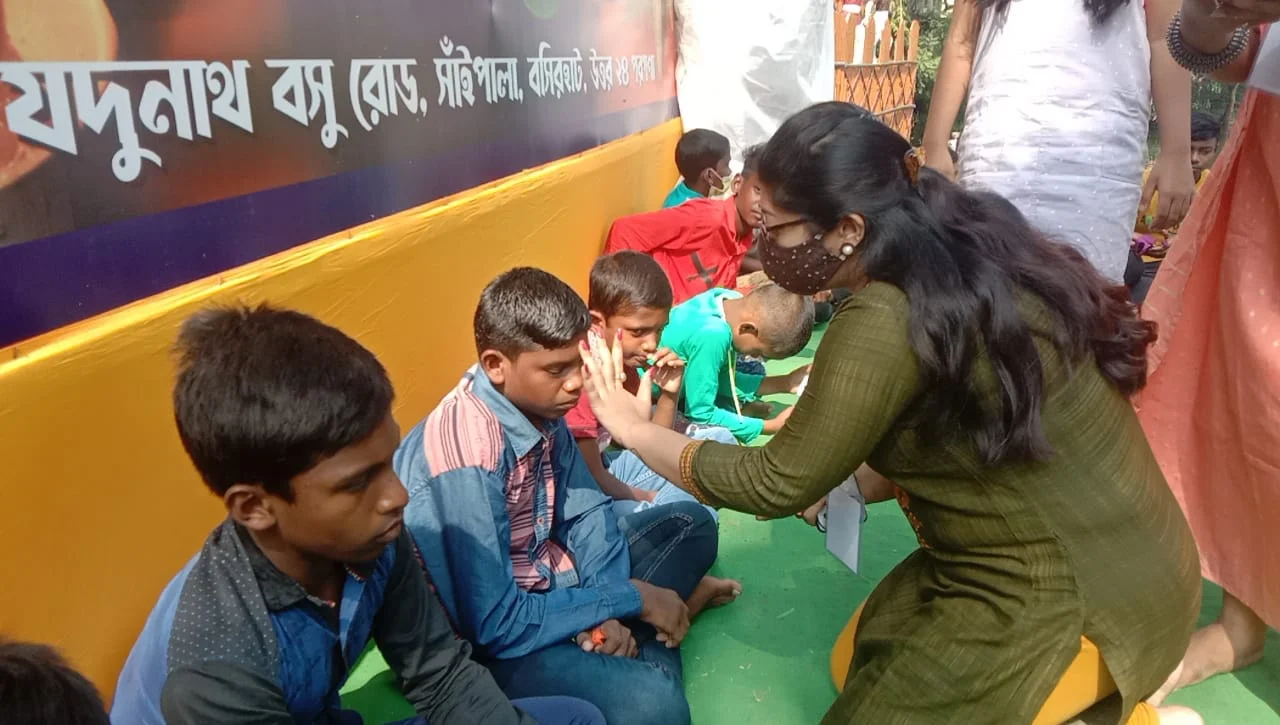 বৃদ্ধাশ্রমের আবাসিক, অনাথ শিশু ও বিশেষ চাহিদা সম্পন্নদের গণ ভাইফোঁটা দিয়ে সম্প্রীতির বার্তা