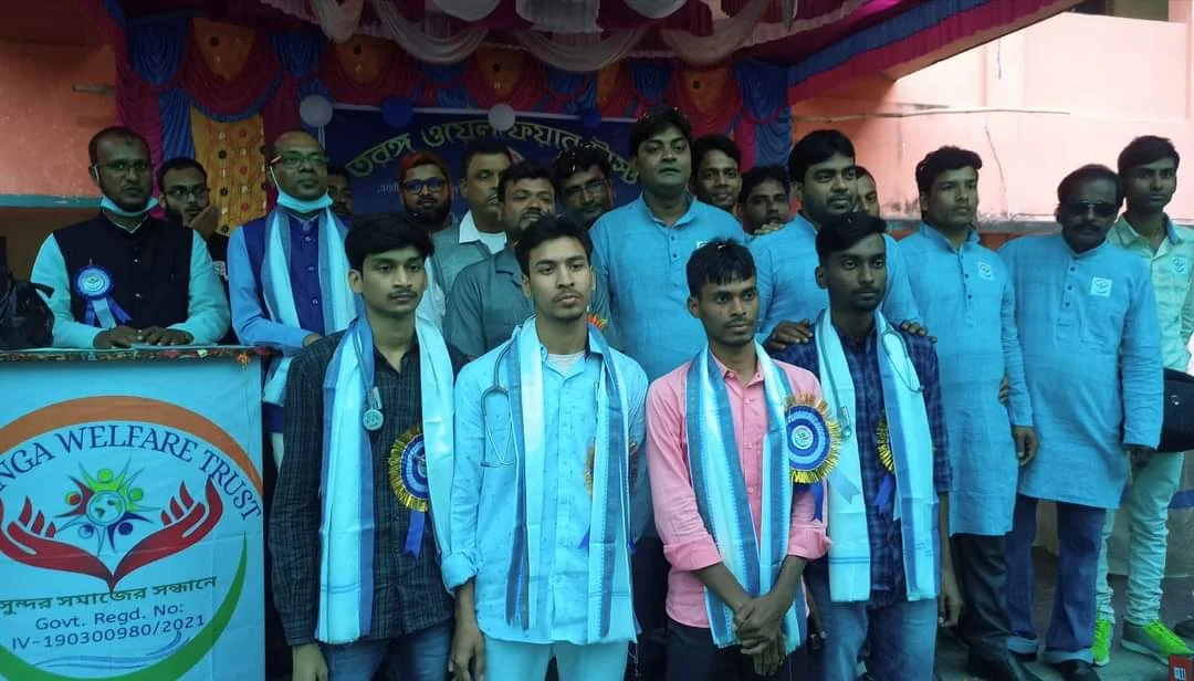 মুর্শিদাবাদে নিট উত্তীর্ণদের সংবর্ধনা তরঙ্গ ওয়েলফেয়ার ট্রাস্টের