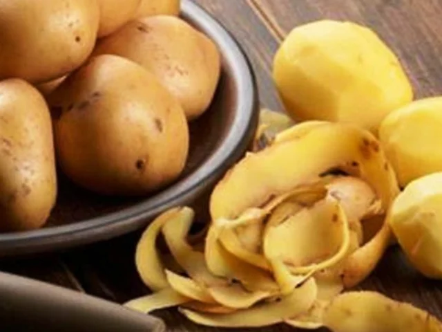 রান্না শেষে ফেলে দেন আলুর খোসা? উপকারিতা জানলে আর নষ্ট করবেন না