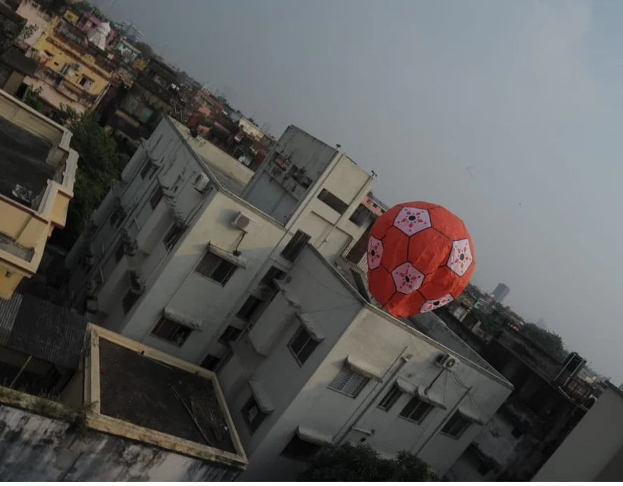 কালীপুজোয় ফানুশের মেলা কলকাতার আকাশে... কিছু ছবি