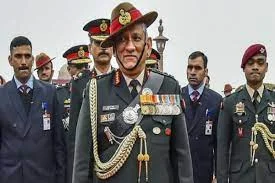 এক বর্ণময় জীবনের ইতি, দুর্ঘটনার মধ্য দিয়ে  চলে গেলেন দেশের প্রথম প্রতিরক্ষা প্রধান