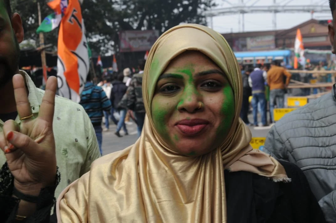 নিরঙ্কুশ সংখ্যা গরিষ্ঠতার পথে তৃণমূল, উৎসবের মেজাজে কলকাতা