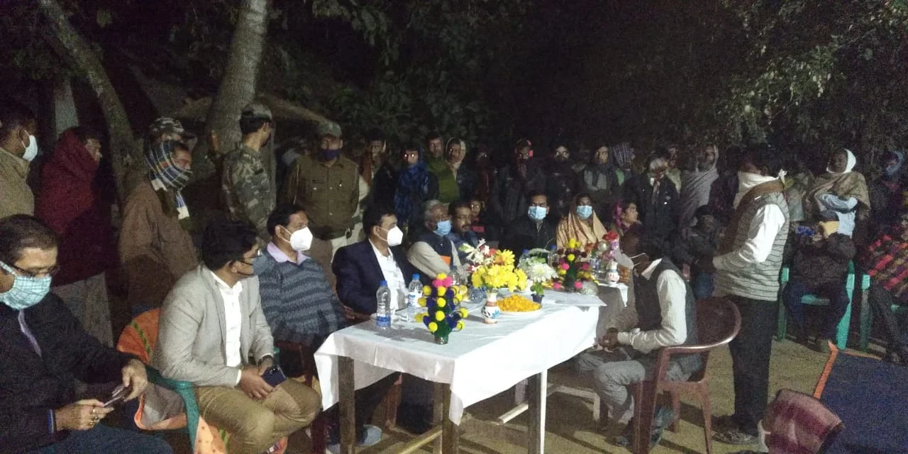 টিঠি ডাঙায় সুতোর ওয়ার্কসেড,  তারাপীঠ, বোলপুরে সিল্ক তসর হাব