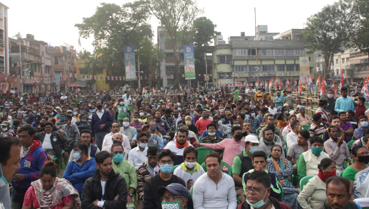 রবিবার পুরভোটঃ শেষবেলায় প্রচারে ঝড় তুললেন মমতা