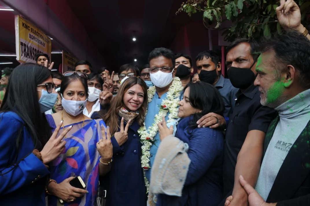১৪, ৮৬৭ ভোটে জয়ী ফিরহাদ হাকিম