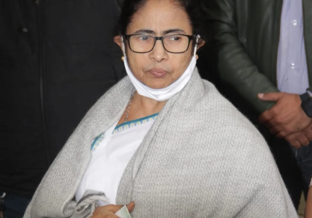 ভোটে লড়তে পারছে না বলে নাটক করছে বিজেপি, ও সব ইগনোর করুনঃ মমতা