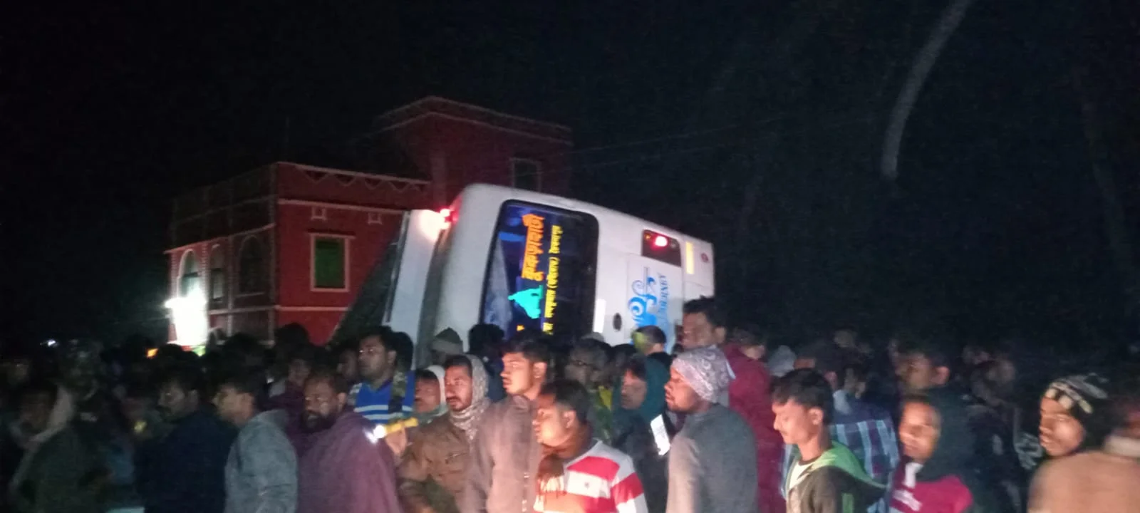 দিঘায় দুর্ঘটনা, যাত্রীবাহী বাস উলটে মৃত ৩ জন, জখম একাধিক যাত্রী