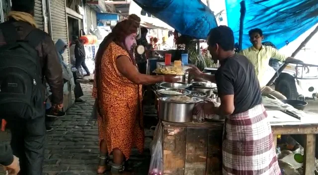 হাজার বিনোদনের ঝলকানিতে আজ অবলুপ্তির পথে বাংলার বহুরূপী