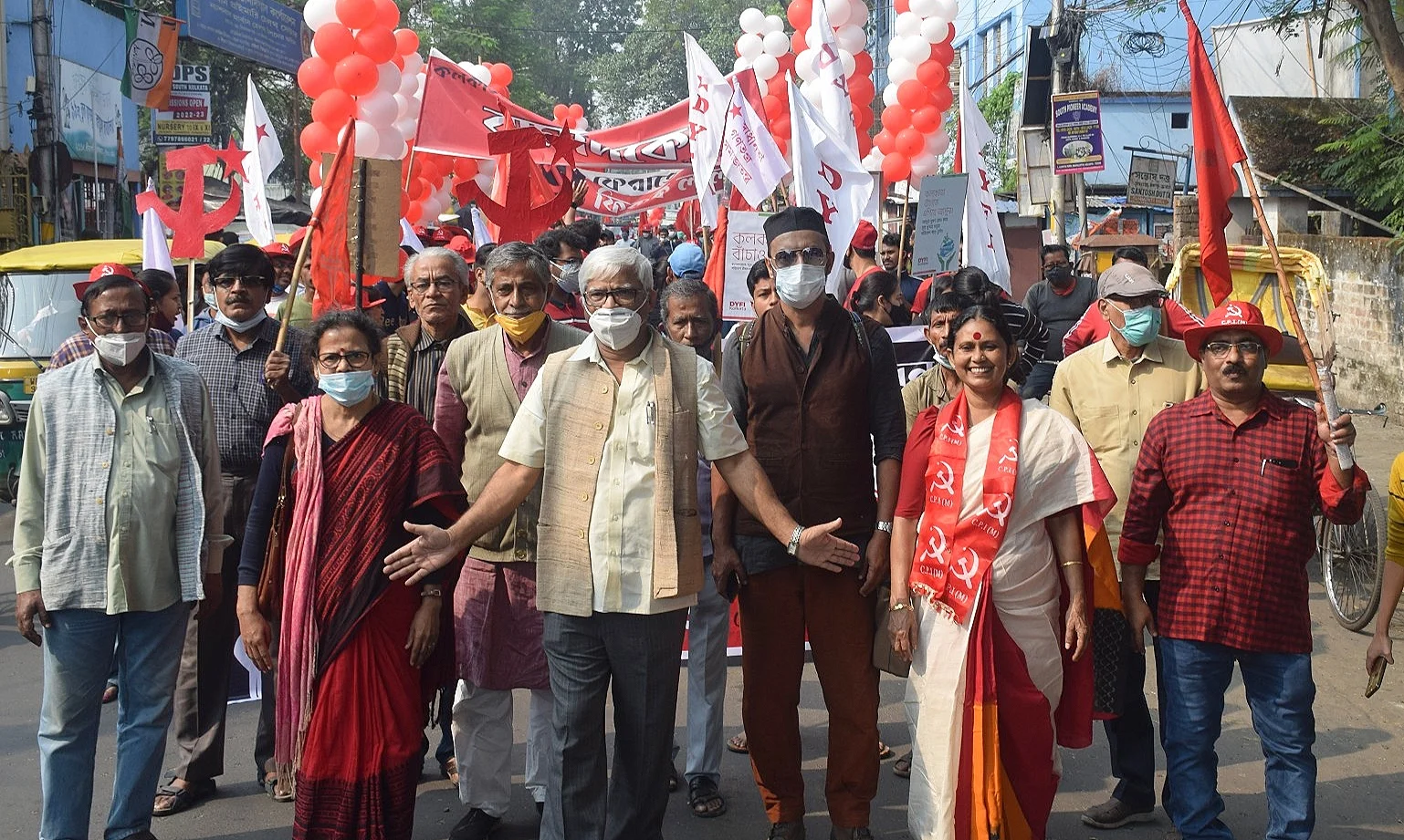 পুরভোটের আগে কলকাতায় জমজমাট শেষ রবিবাসরীয় প্রচার