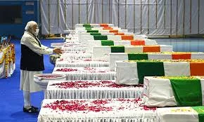 পালাম এয়ারবেসে বিপিন রাওয়াতকে শেষ শ্রদ্ধা জানালেন প্রধানমন্ত্রী নরেন্দ্র মোদি