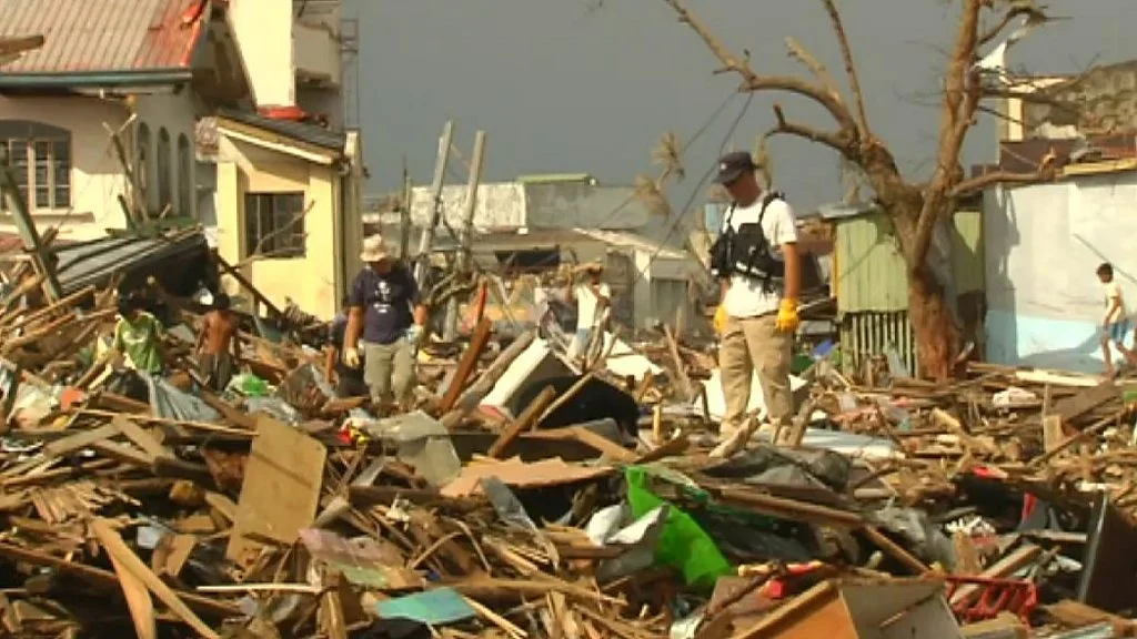 টাইফুনের বিধবংসী তাণ্ডবে লণ্ডভণ্ড ফিলিপিন্স, মৃতের সংখ্যা বেড়ে দাঁড়াল ২০৮ 