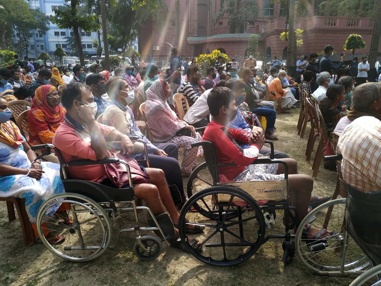 বিশেষ চাহিদা সম্পন্নদের পাশে থাকতে SSKM  হাসপাতালের What's app গ্রুপ