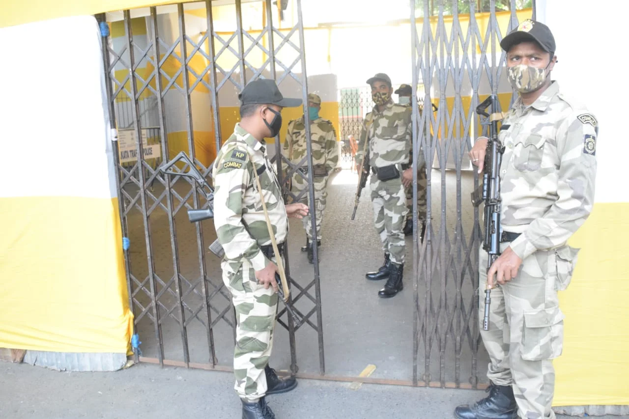 কড়া নিরাপত্তায় স্ট্রং রুম, প্রতীক্ষায় রাজনৈতিক দলগুলি