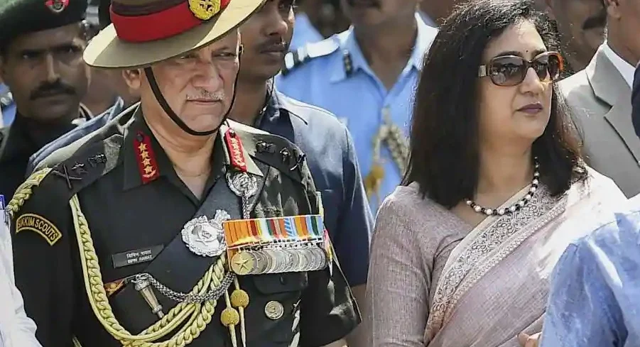 এক বর্ণময় জীবনের ইতি, দুর্ঘটনার মধ্য দিয়ে  চলে গেলেন দেশের প্রথম প্রতিরক্ষা প্রধান