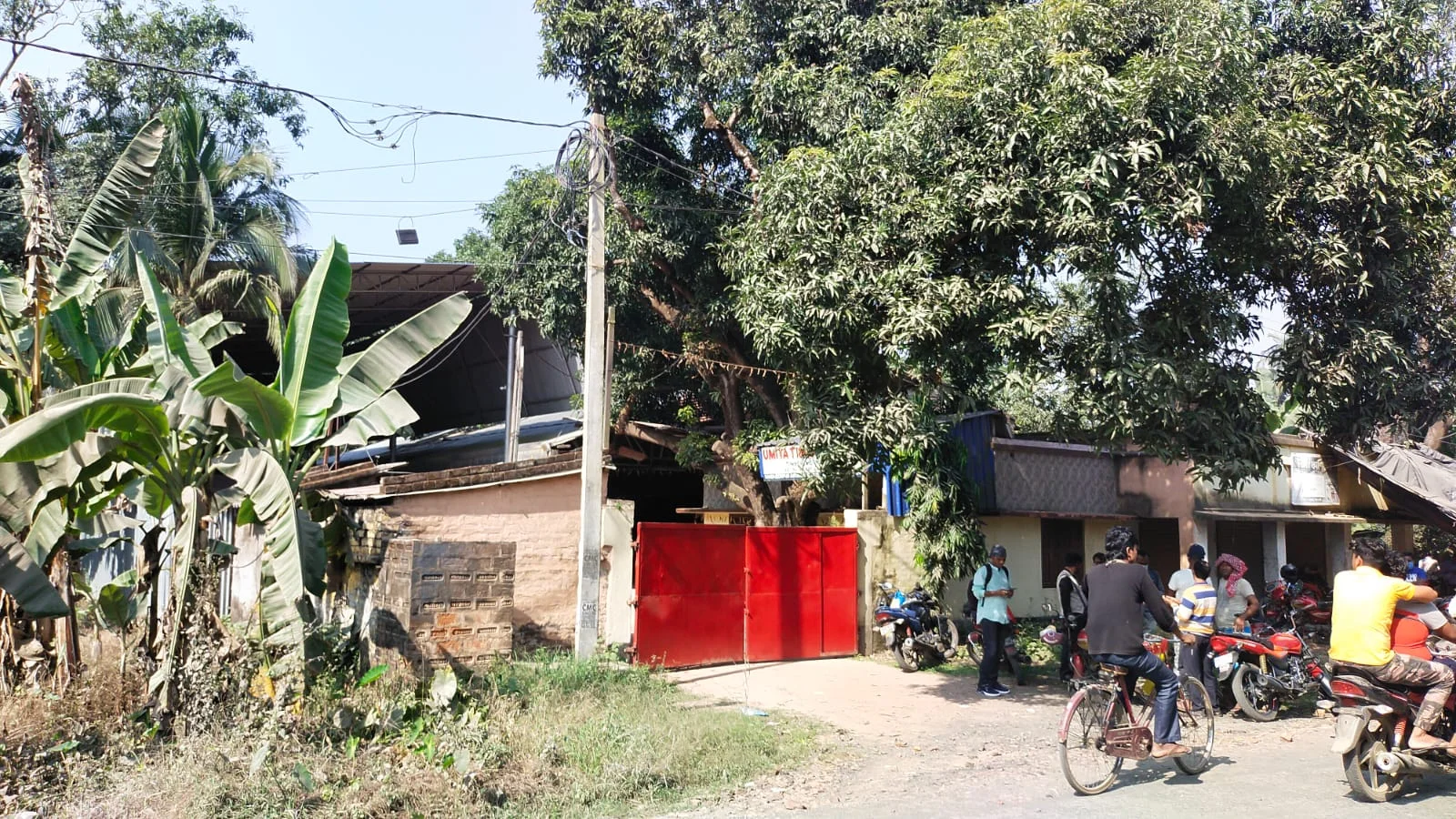 পারিবারিক বিবাদের জেরে ৪ জনকে কুপিয়ে খুন