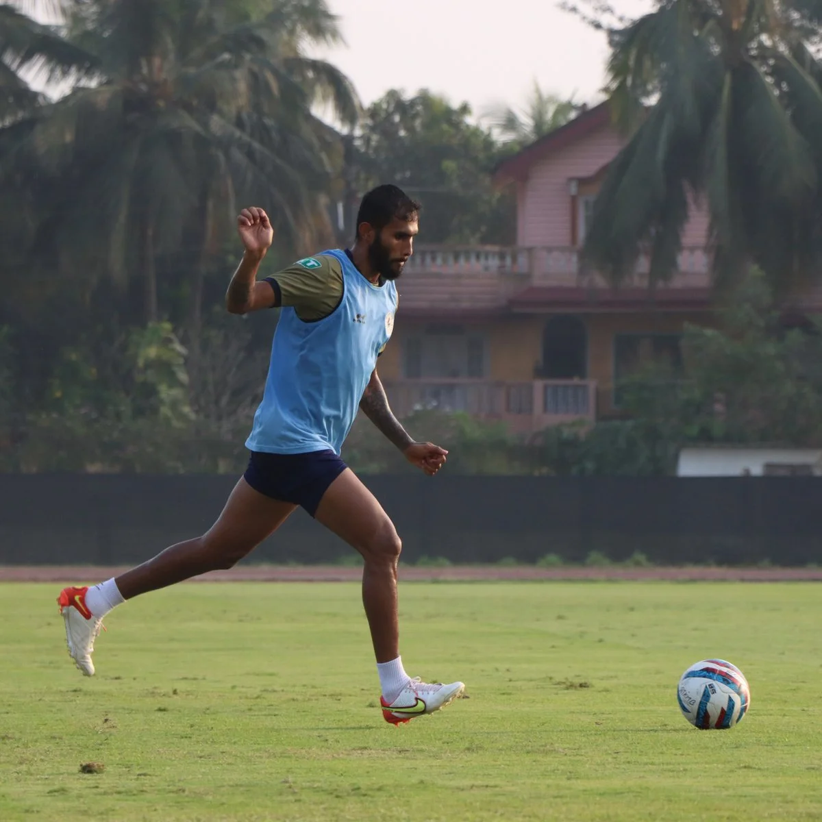 আজ ডার্বিতে নামার আগে চিন্তায় সবুজ মেরুন ও লাল-হলুদের রক্ষণ