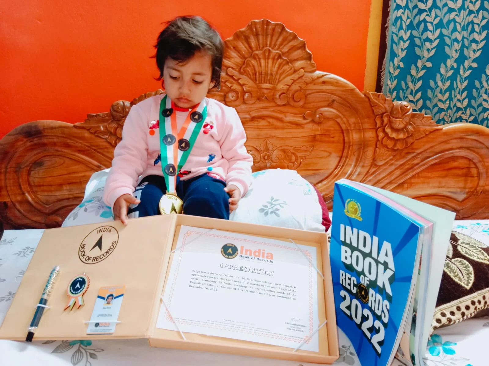 'ইন্ডিয়া বুক অফ রেকর্ড'এ নাম উঠেছে ডোমকলের 'গুগল গার্ল' সাইকার