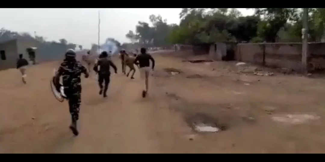 বেআইনি মজুদ কয়লা উদ্ধার করতে গিয়ে বীরভূমে ধুন্ধুমার, দুষ্কৃতীদের ছোড়া ইটপাটকেলে জখম পুলিশ কর্মী